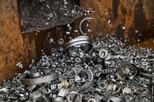 Metallschrott in Container